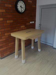 stoły ekspozycyjne, stół ekspozycyjny Vonart, meble sklepowe, wyposażenie sklepów